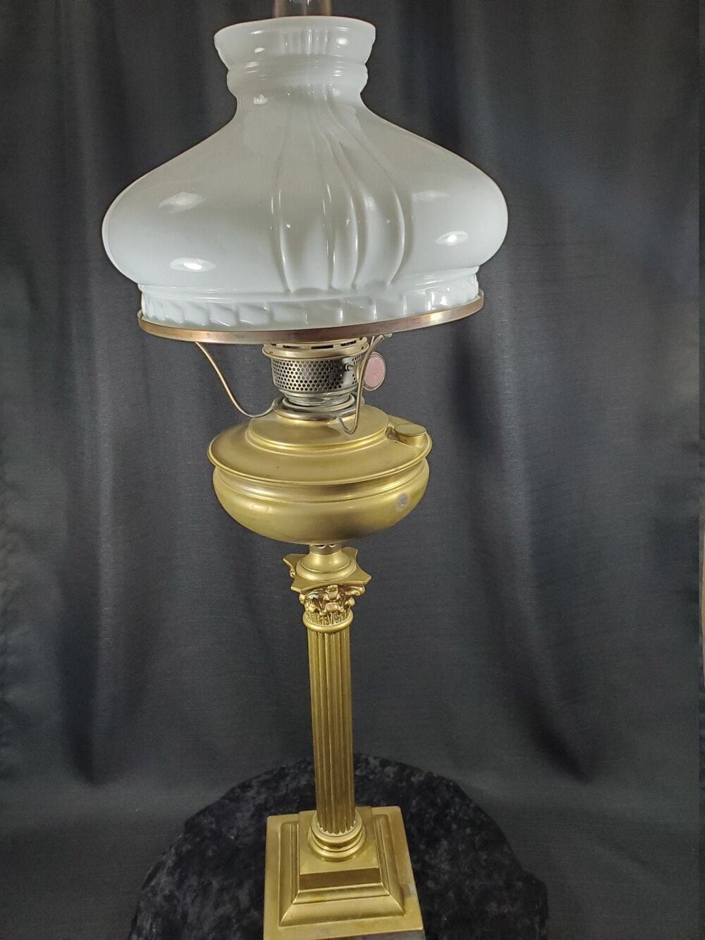 Hinks-Son/Falk Stadelmann and Co.-Famos-Veritas Brass Corinthian Column Oil Lamp
